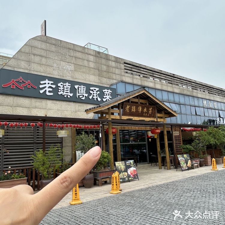 从江湖菜到传统川菜都能找到身影,吃上鲜活美味的菜肴