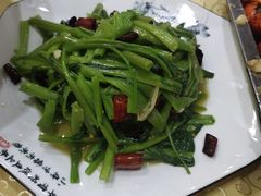 清炒油麦菜-通乐簋街小龙虾(老店)