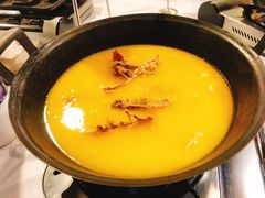 -鲜入围煮花胶鸡海鲜火锅