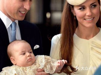 原来英国皇室也是需要自己带孩子的呀。