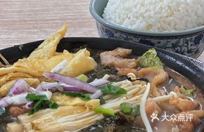 Sour Cabbage Pork Rice in Clay Pot