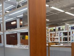 -无奔眼镜·蔡司·依视路授权店(马家堡店)