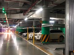 -白玉兰广场停车场