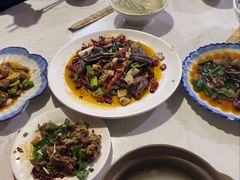 爆炒土鳝鱼-百年粉蒸牛肉