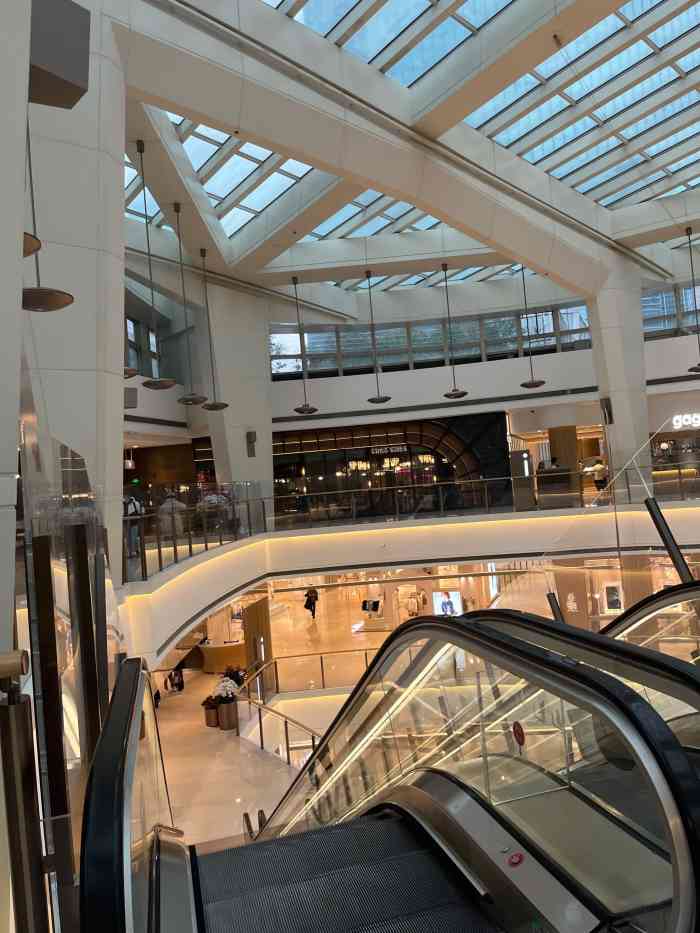 恒隆广场-"只能用贵来形容 都是一线大牌 大爱的."-大众点评移动版