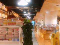 -新华里咖啡书吧(新华书店小寨店)