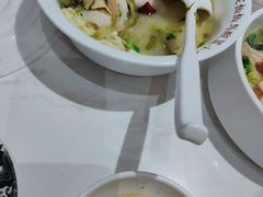 -渝是乎酸菜鱼·川渝小炒(新世界百货望京店)