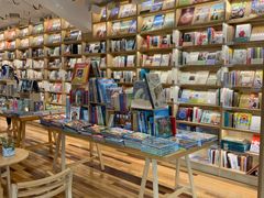 面包甜点陈列柜-猫的天空之城概念书店(束河店)