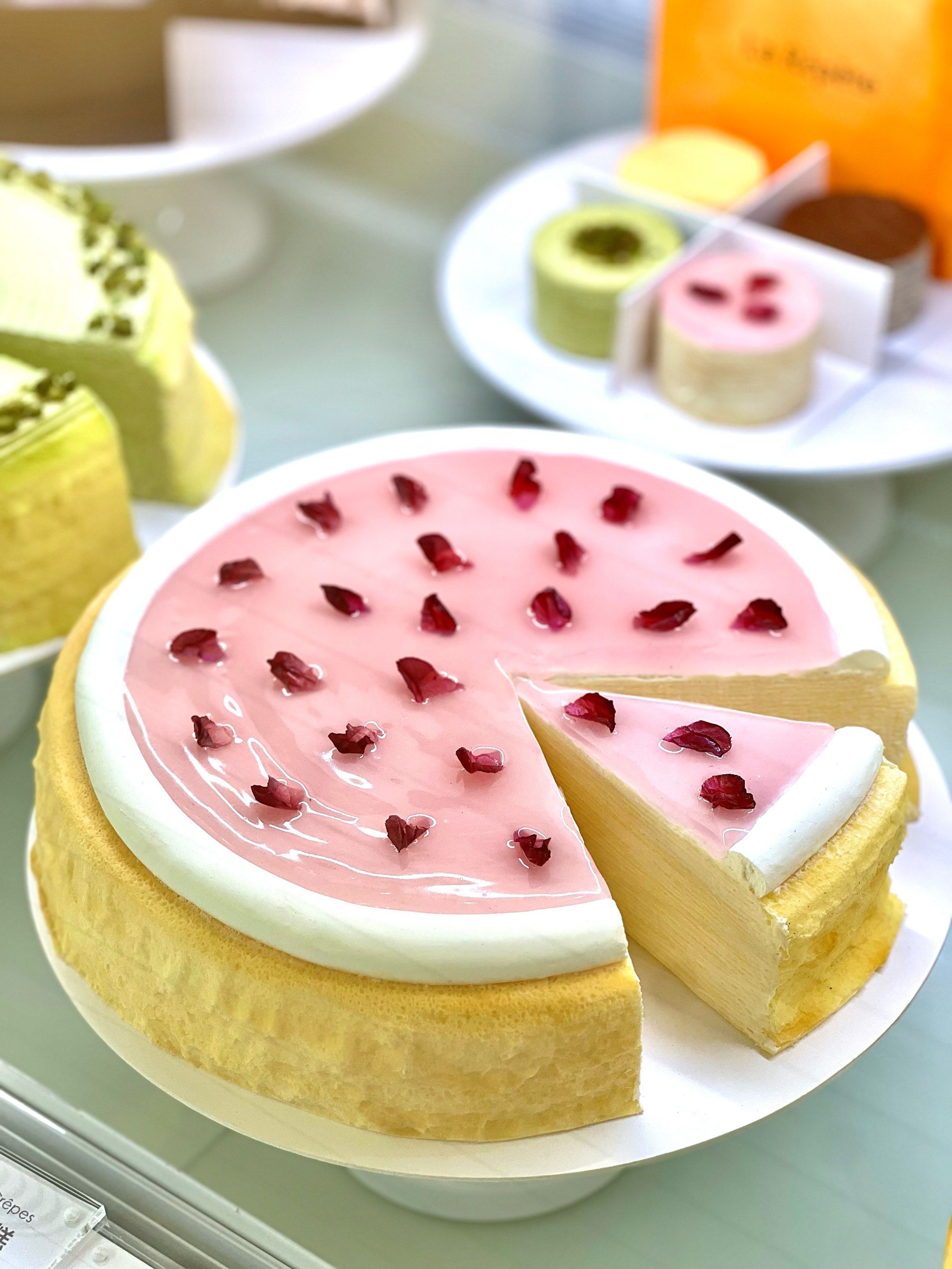 秋天的玫瑰拿铁和玫瑰千层蛋糕