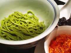 菠菜手擀面浇西红柿鸡蛋炸酱面-北京王府井希尔顿酒店·秦唐中餐厅Chynna