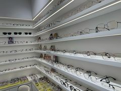 -美式眼镜·授权蔡司.依视路.尼康.豪雅.明月(南翔印象城店)