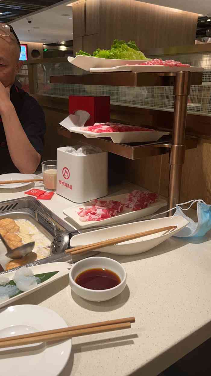 海底捞火锅(盈石八一广场店)-"晚上去的 突然肚子饿拉上小伙伴一起 去