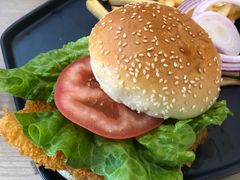 鱼排芝士汉堡加炸薯条-朗迪姆餐厅(丰尚国际广场店)