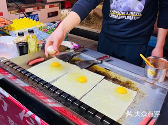 来武汉学院夜市吃一份烤冷面