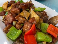 菌菇牛肉粒-龙香居海鲜家常菜饭店·特色驴肉·古城浑锅