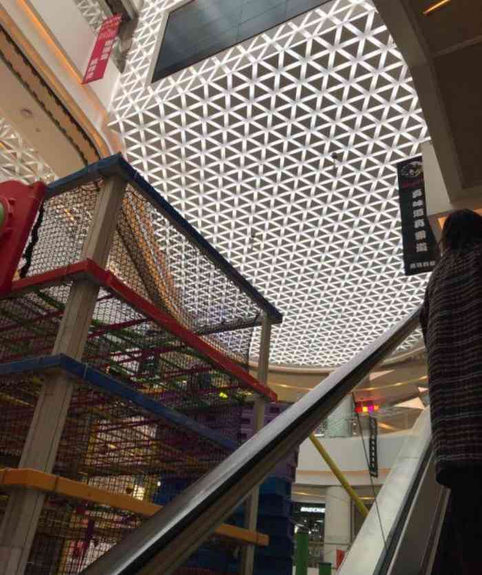 远洋未来汇购物中心-"不错的地方!稍偏～设施新,设备齐全～有吃.