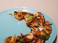 野芫荽炒牛肝菌-半山腰·云南菜(侨福芳草地店)