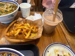 -云阿蛮云南生烫牛肉米线(奉贤路店)