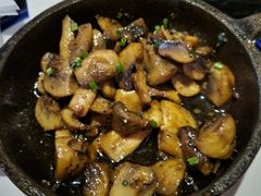 蒜香炒蘑菇-C&R西班牙餐厅