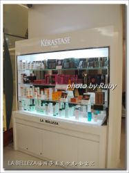 LA BELLEZA倍丽莎美发沙龙14-入口左手边展示的部分用品们-LA BELLEZA倍丽莎美发沙龙