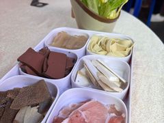 -猪三哥肥肠鸡川菜小炒