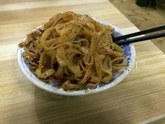 -牡丹广场薛栓子擀面皮大王