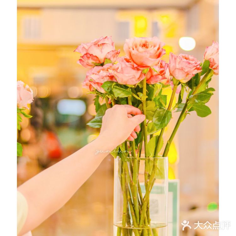 过分了！这家素菜火锅店会给仙女送花花，怎么这么加分🌷
