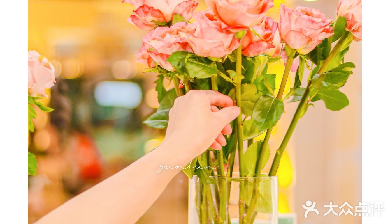 过分了！这家素菜火锅店会给仙女送花花，怎么这么加分🌷
