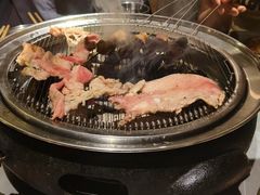 -围炉肉舍•炭烤活鳗•丹东海鲜烤肉(步行街店)