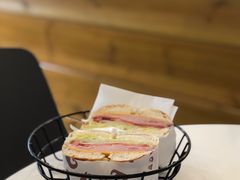 烟熏火鸡肠贝果明治-BIG BAGEL(永康路店)