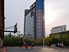 -洛克公园·篮球·足球·羽毛球(莘庄店)