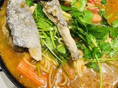 炸鱼皮-肥汁米蘭香港米线(长宁来福士店)