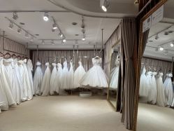 -满庭芳婚纱礼服店