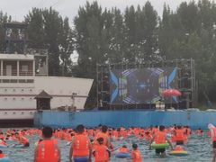 -黄河谷马拉湾海浪浴场