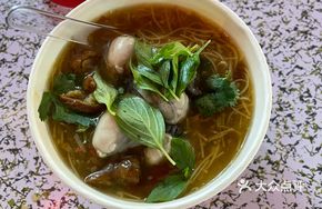 Noodles with Chicken Leg