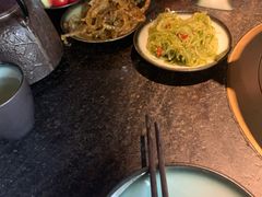 调料区的鱼皮-湊湊火锅·茶憩(新中关购物中心店)