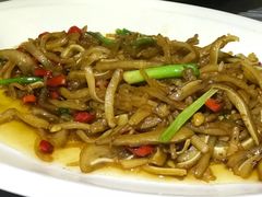 酸萝卜炒耳尖-老街鱼嘴巴(坡子街老店)