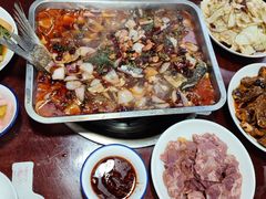 -丹水桥地锅鱼·翘嘴鲌·地方特色全鱼宴(丹江口大坝店)