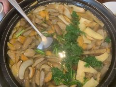 野山菌炖虎头鸡-松月湖大酒店