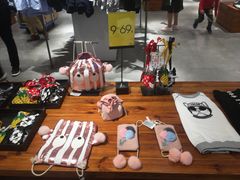 -URBAN REVIVO(欢乐海岸购物中心店)