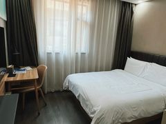-汉庭优佳(上海娄山关路地铁站店)