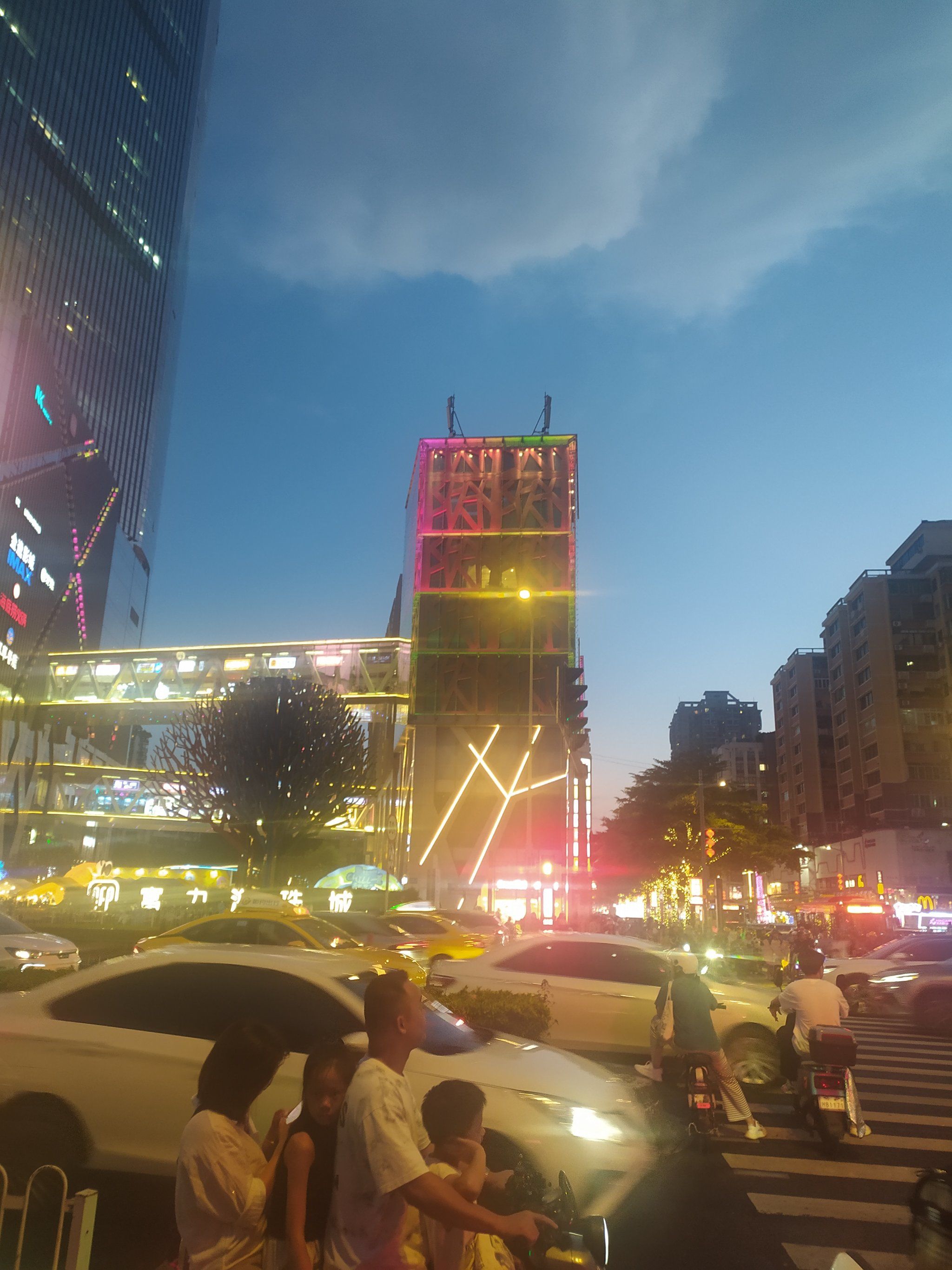 炫彩灯光 点亮心情|工作日来富力海珠城吧[爱心]