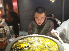 -山城外·非遗酸菜鱼(新都汇融店)