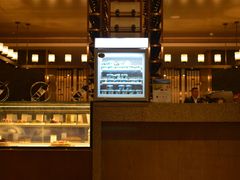 -百灵希尔顿逸林酒店大堂吧