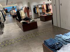 -URBAN REVIVO(高德置地广场·春广场店)