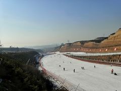 -采薇庄园四季滑雪场