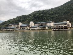 -英德宝晶宫天鹅湖茶语温泉