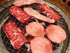 -山川小町·极番烧肉(新地假日广场店)