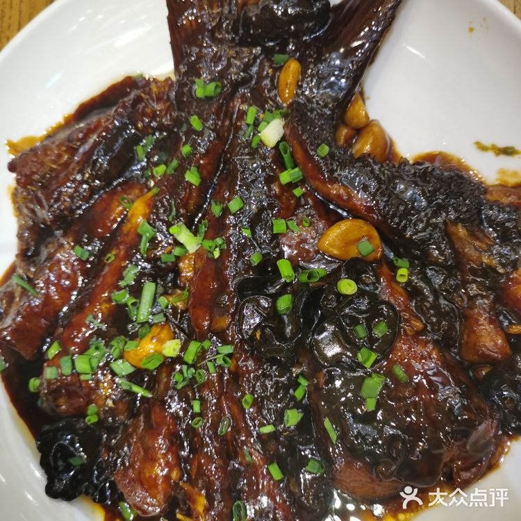 他家的鱼真的没话说，超级好吃，每次我们都会点一鱼三吃