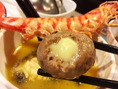 芝士包心牛丸-鲜入围煮花胶鸡海鲜火锅